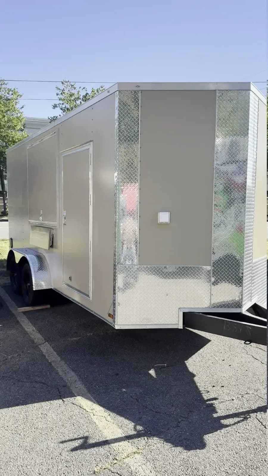 Clients buying a new food truck
